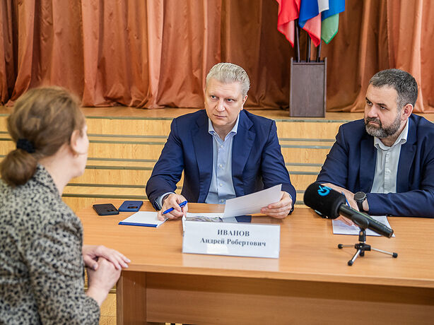 Андрей Иванов провёл личный прием в рамках «Выездной администрации» в д. Ликино Андрей Иванов провёл личный прием в рамках «Выездной администрации» в д. Ликино